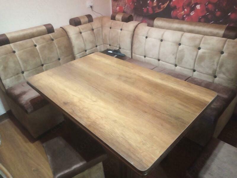 Кухонный уголок с подголовниками (коричнево-бежевого цвета) разм.160х190 см.