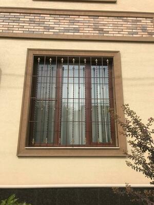 Кованные решетки на окна серые