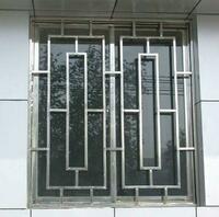 Derazalardagi soxta panjaralar oq rangda