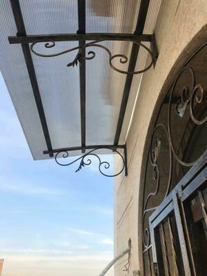Цена по запросу Кованные решетки и навесы для дома с узорами