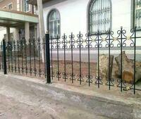 Кованные решетки и заборы для дома - по запросу