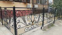 Кованные заборы и лестничные перилла для дома с узорами