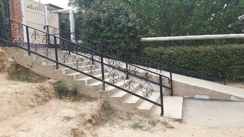 Кованные заборы и лестничные перилла для дома с узорами - по запросу