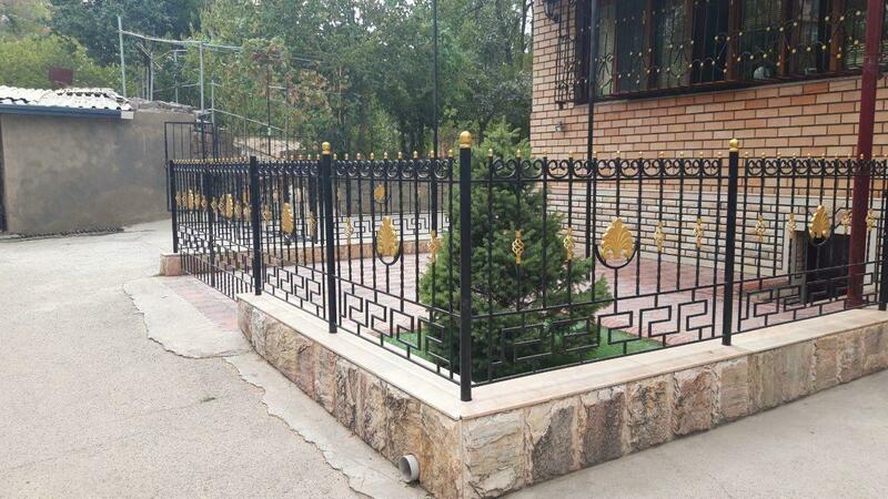 по запросу Кованные заборы и лестничные перилла для дома с узорами