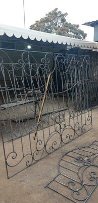 Кованные решетки и заборы для дома