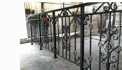 Кованные решетки и заборы для дома