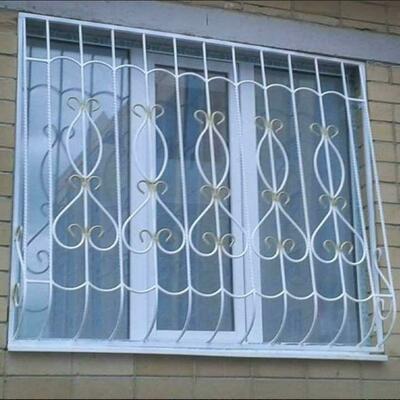 Цена по запросу Кованные решетки и заборы для дома