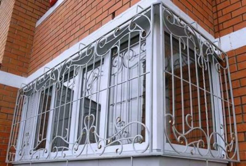 Кованные решетки и заборы для дома