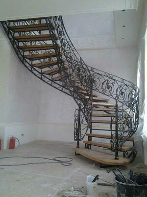 Кованные решетки и перила для дома