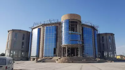 Alukobond va travertin Toshkentda fasad ustasi alukobond va alkafon /Alyukobond 058