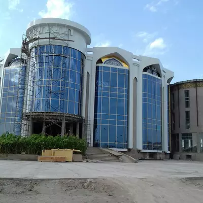 Alukobond va travertin Toshkentda fasad ustasi alukobond va alkafon /Alyukobond 059