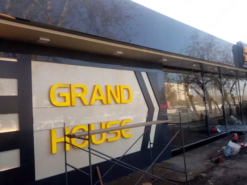 Alukobond va travertin Toshkentda fasad ustasi alukobond va alkafon /Alyukobond 070