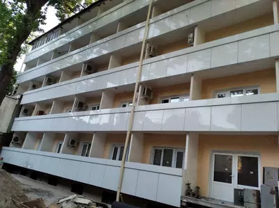 Alukobond va travertin Toshkentda fasad ustasi alukobond va alkafon /Alyukobond 080