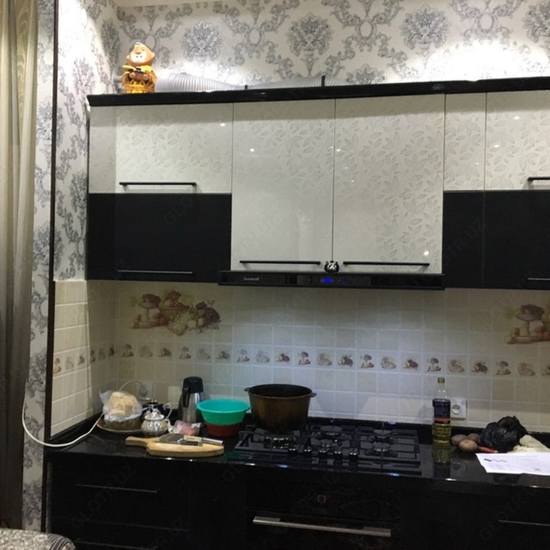 №1 buyurtma bo'yicha oshxona mebellari