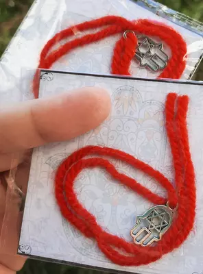 15 000 сум / шт. Красная нить комплект 10 шт с молитвой