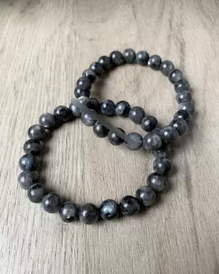 Labradorit bilan bilaguzuk