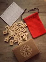Набор гадальных рун из норвежской ели