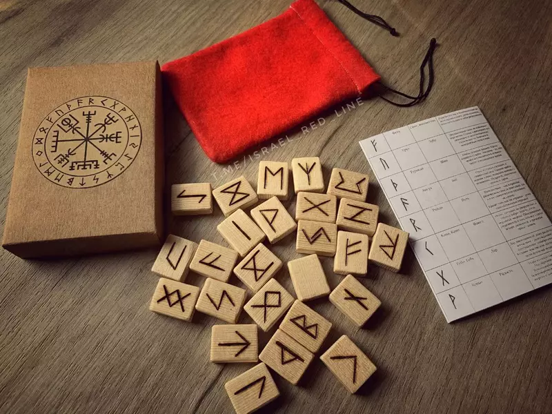 500 000 сум Набор гадальных рун из норвежской ели