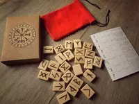 500 000 сум Набор гадальных рун из норвежской ели