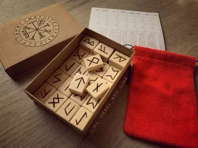 Гадальные руны из норвежской ели Сувениры