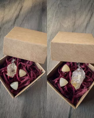 Tabiiy toshlardan yasalgan yurak shaklidagi marjonlarni