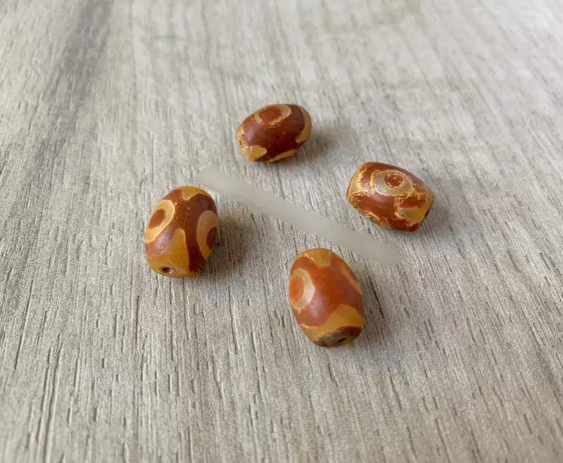 Денежные бусины Дзи (Дзы). Тибетские амулеты из агата. Сувениры