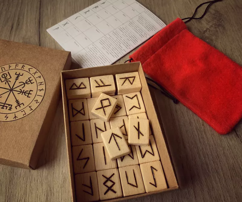 Сандаловый браслет с денежной руной - 150 000 сум