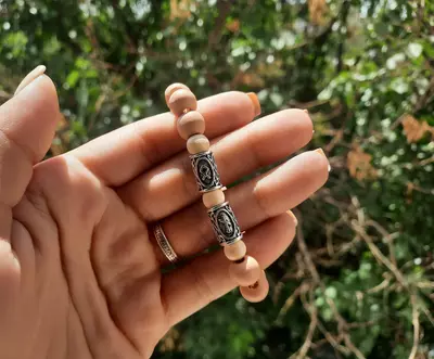 Сандаловые браслеты со скандинавскими рунами