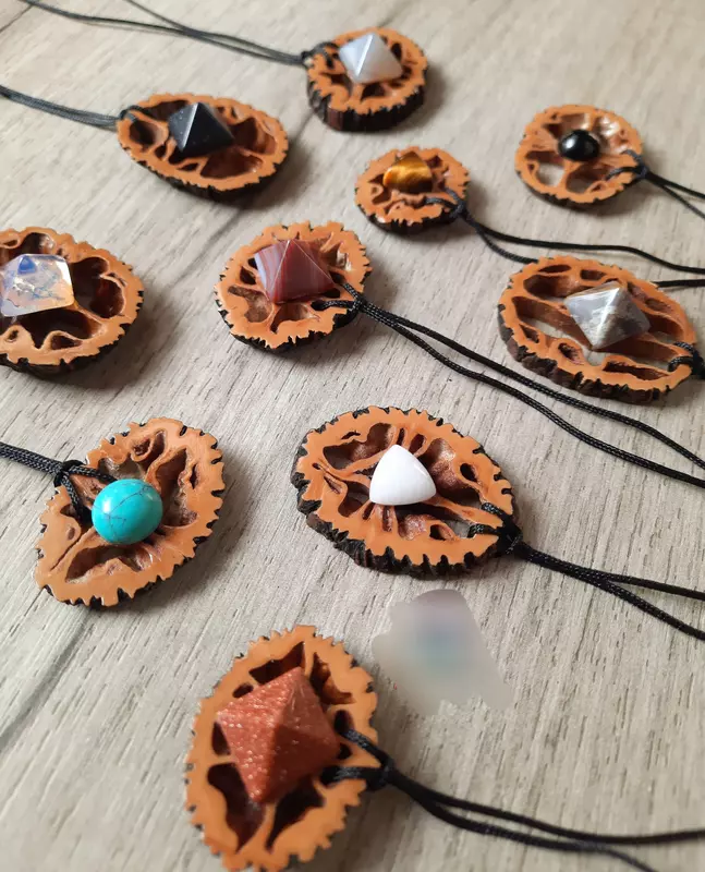 Qora agat. To‘plam: bilakuzuk va kulon. Chakana savdo