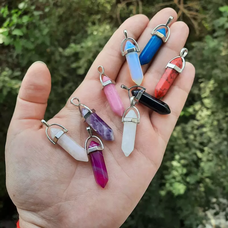 Tabiiy toshlardan bezak to‘plamlari Yodgorliklar