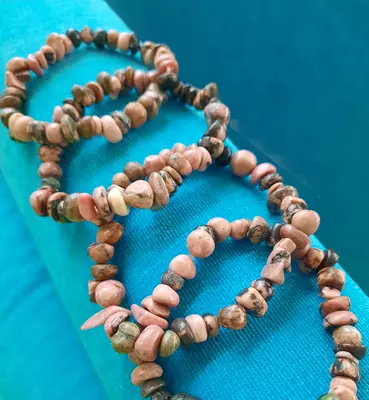 Медальоны из среза Juglans nigra с натуральными камнями