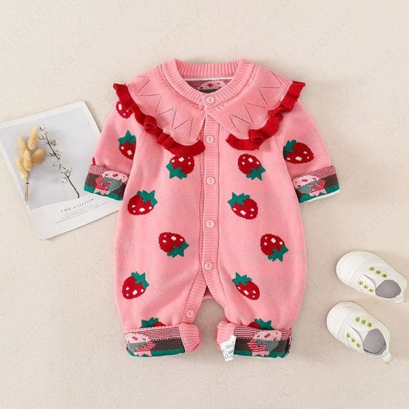 "Qulupnay" yangi tug'ilgan chaqaloq uchun kostyum