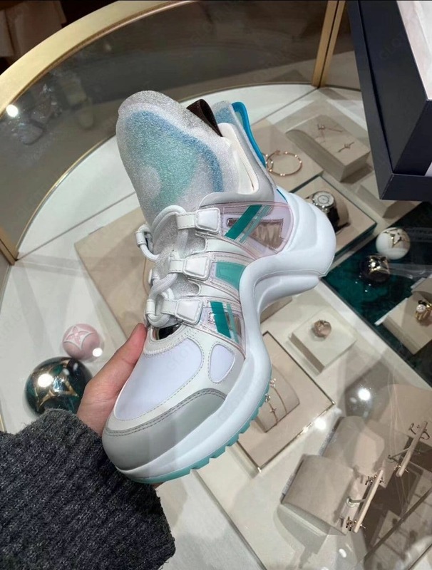 Женские кроссовки арт 02 - от {0} сум