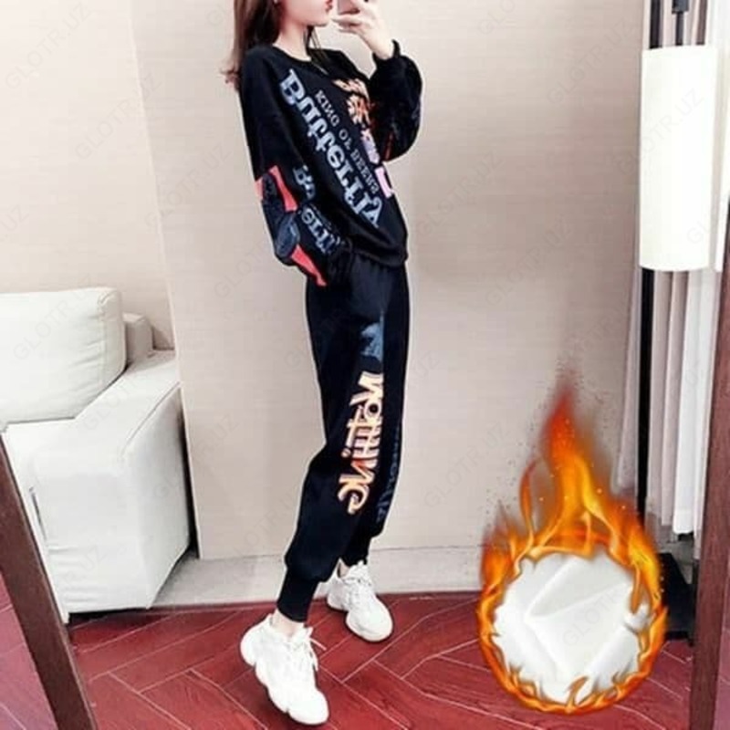 Ayollar sport kostyumi