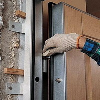  Установка входных квартирных металлических дверей - 