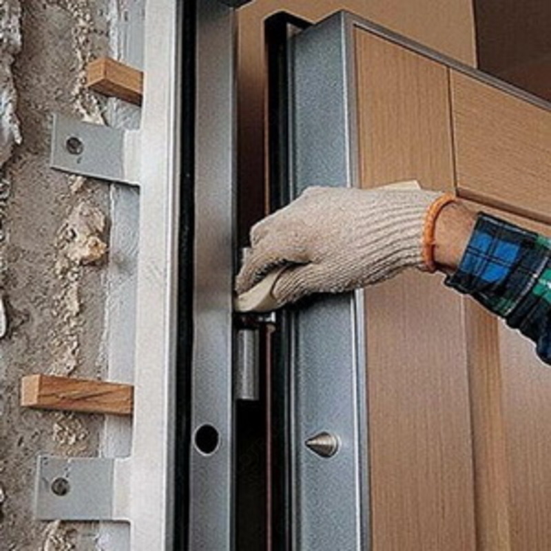  Установка входных квартирных металлических дверей - 