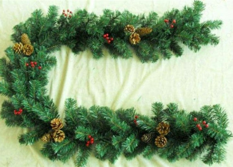 Новогодние гирлянды «Елочка» с шишками и ягодами