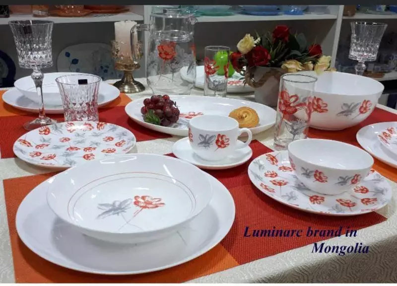 Набор от французского бренда Люминарк. 46 предметов