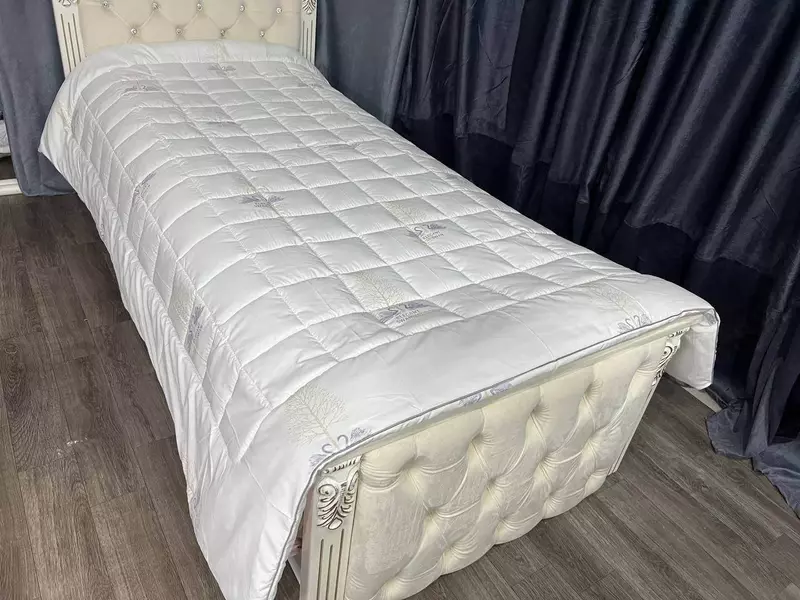 Одеяло на одинарную кровать