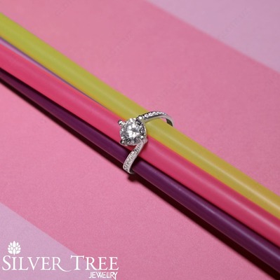 Кольцо с камнями