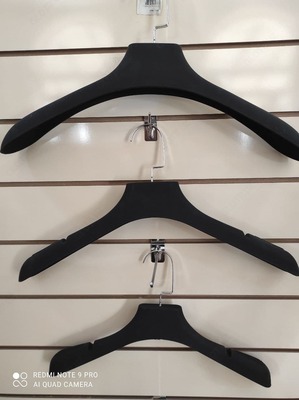 Пластиковая вешалка-плечики (матово черная) маленькая