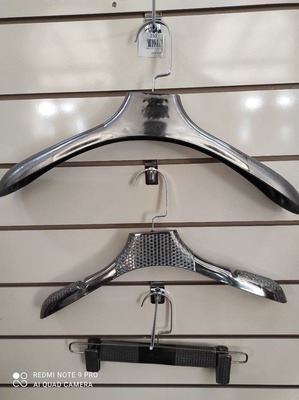 Пластиковая вешалка-плечики (серебристая) большая - 9 350 сум / шт.