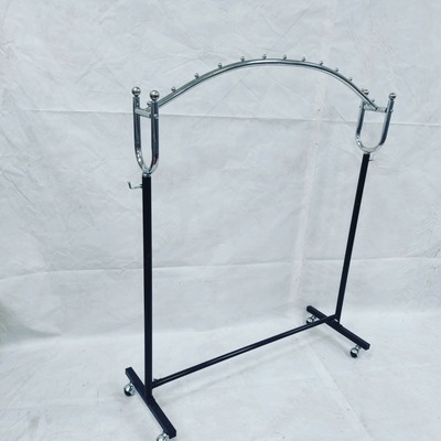 Вешало с изогнутой перекладиной для одежды