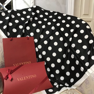Платок Valentino (в горошек) 2 - 130 000 сум / шт.