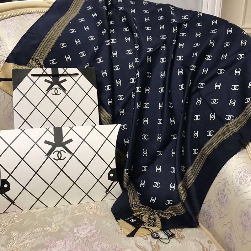 Платок Chanel 5
