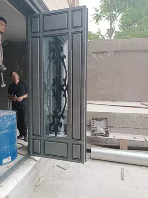 Металлическая дверь