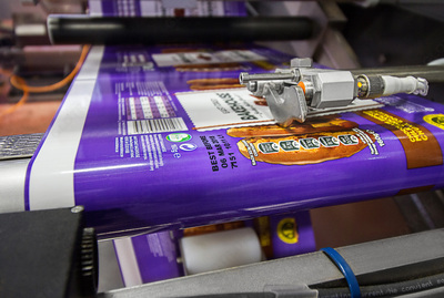 обеспечивает высококачественную печать на гибкой пленочной упаковке со скоростью до 600 мм / с.