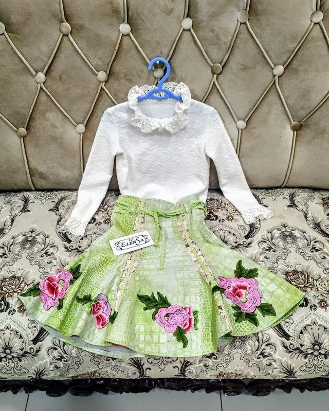 Haqiqiy charm yubka va turtlak