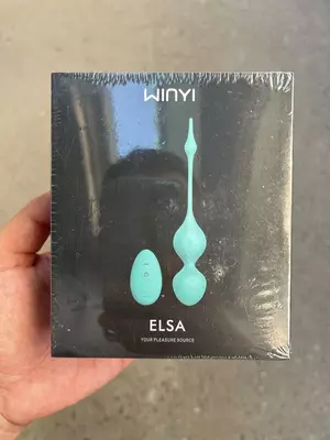 Jinsiy aloqani koring: uka uxlayotgan qarindoshini sikadi