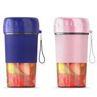 Simsiz qo'lda mevali blender